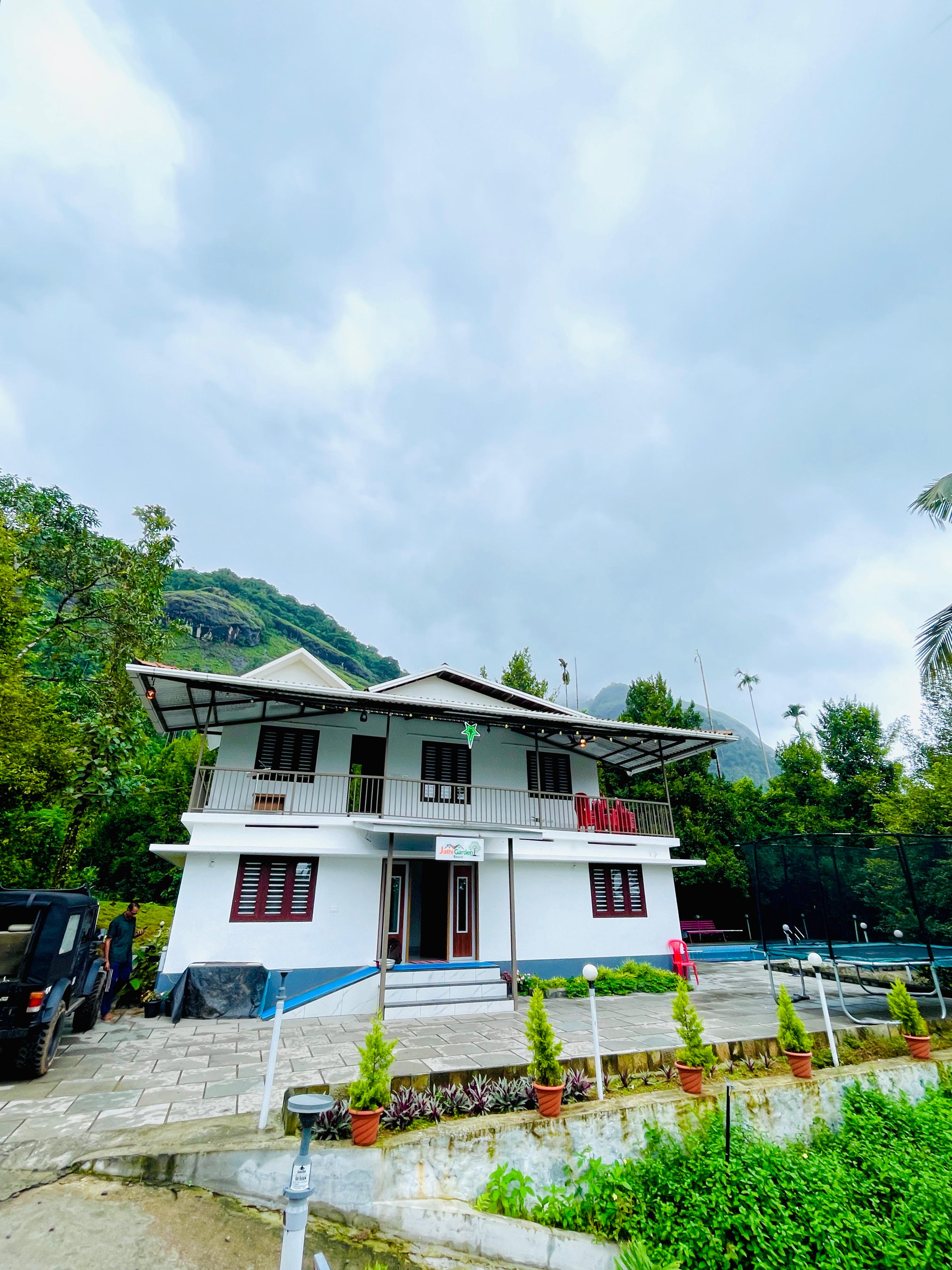 5 Bedroom Private Property Poovaranthode in Poovaranthode, Kerala